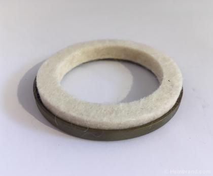 Front wheel bearing inner seal maserati 3500