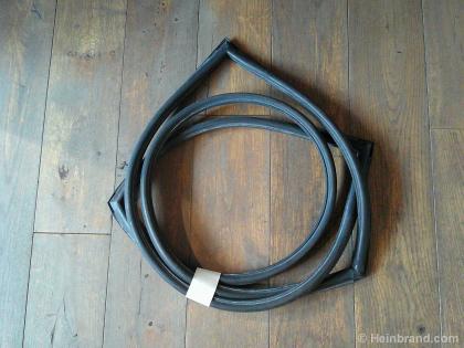 Windscreen gasket maserati indy t